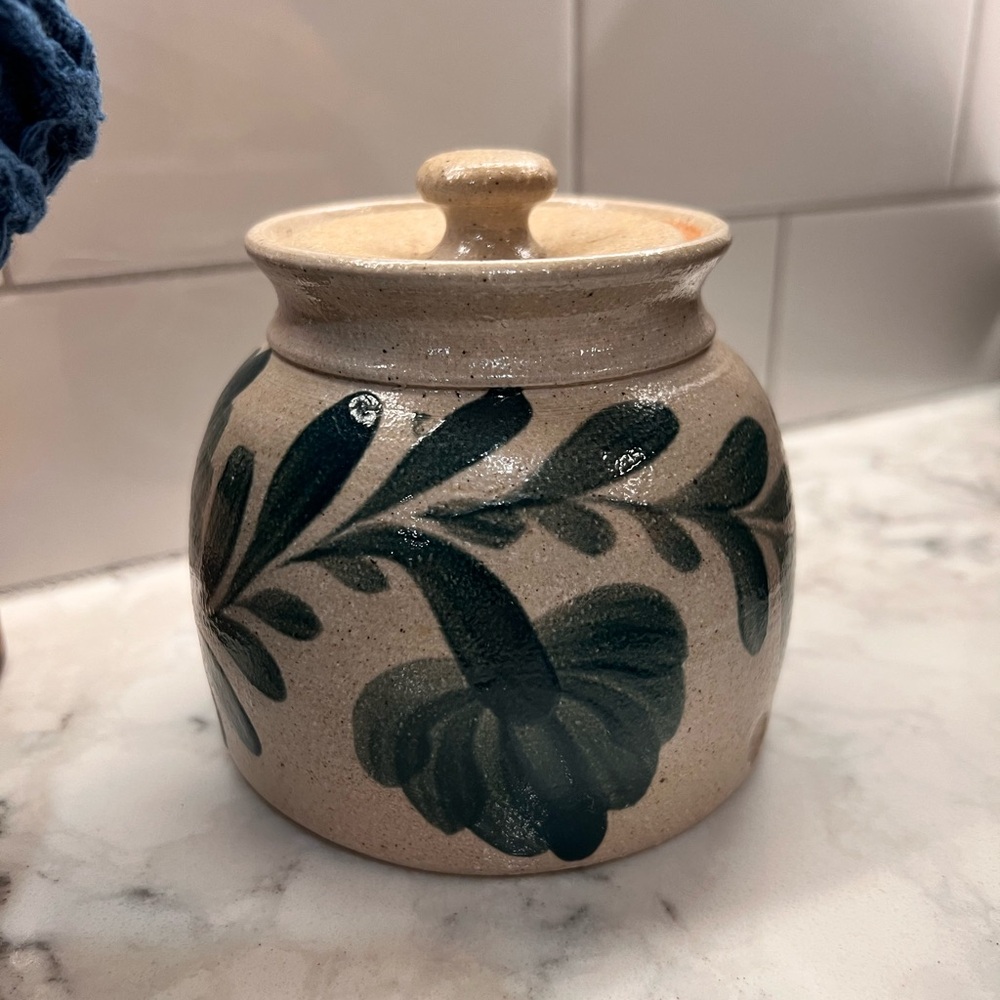 Salmon Falls Pennsylvania
Design Covered Pot with Lid
